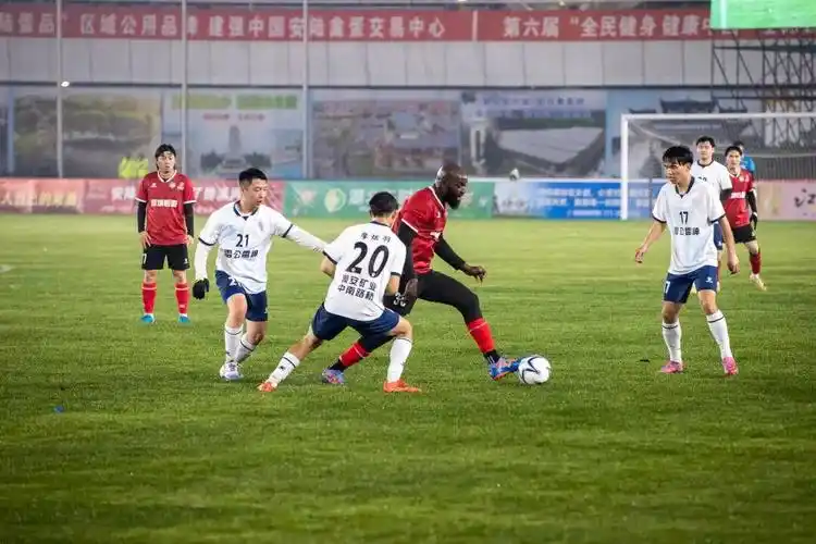 欧冠对决：巴黎圣日耳曼 VS 多特蒙德